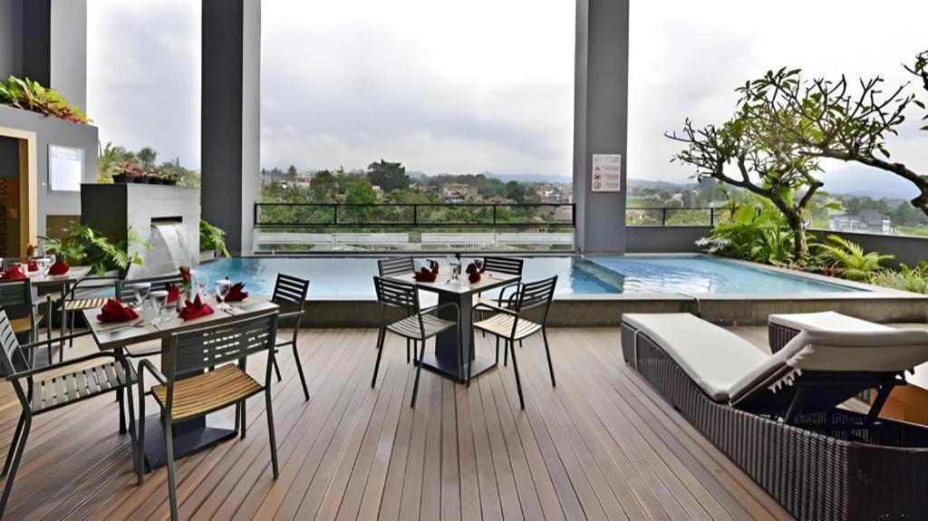 Travello Hotel Bandung Kültér fotó